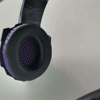 Headphones Are Actually Wired Gaming Headsets - Image 6