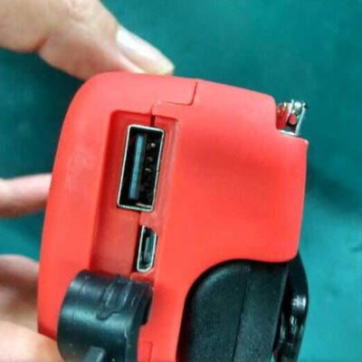 Solar hand crank USB charging radio flashlight - Image 3