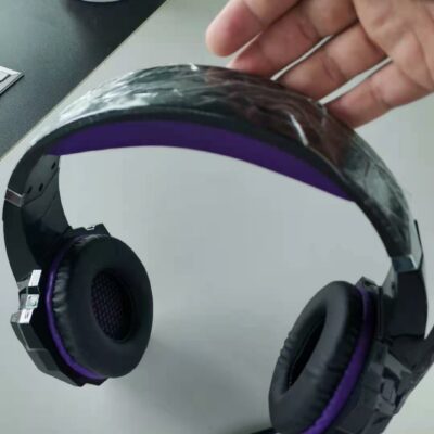 Headphones Are Actually Wired Gaming Headsets - Image 4